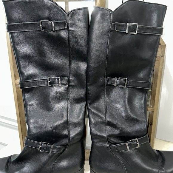 Gianni Bini Black Buckle Low Heel Riding Boot size 8 - Picture 2 of 7